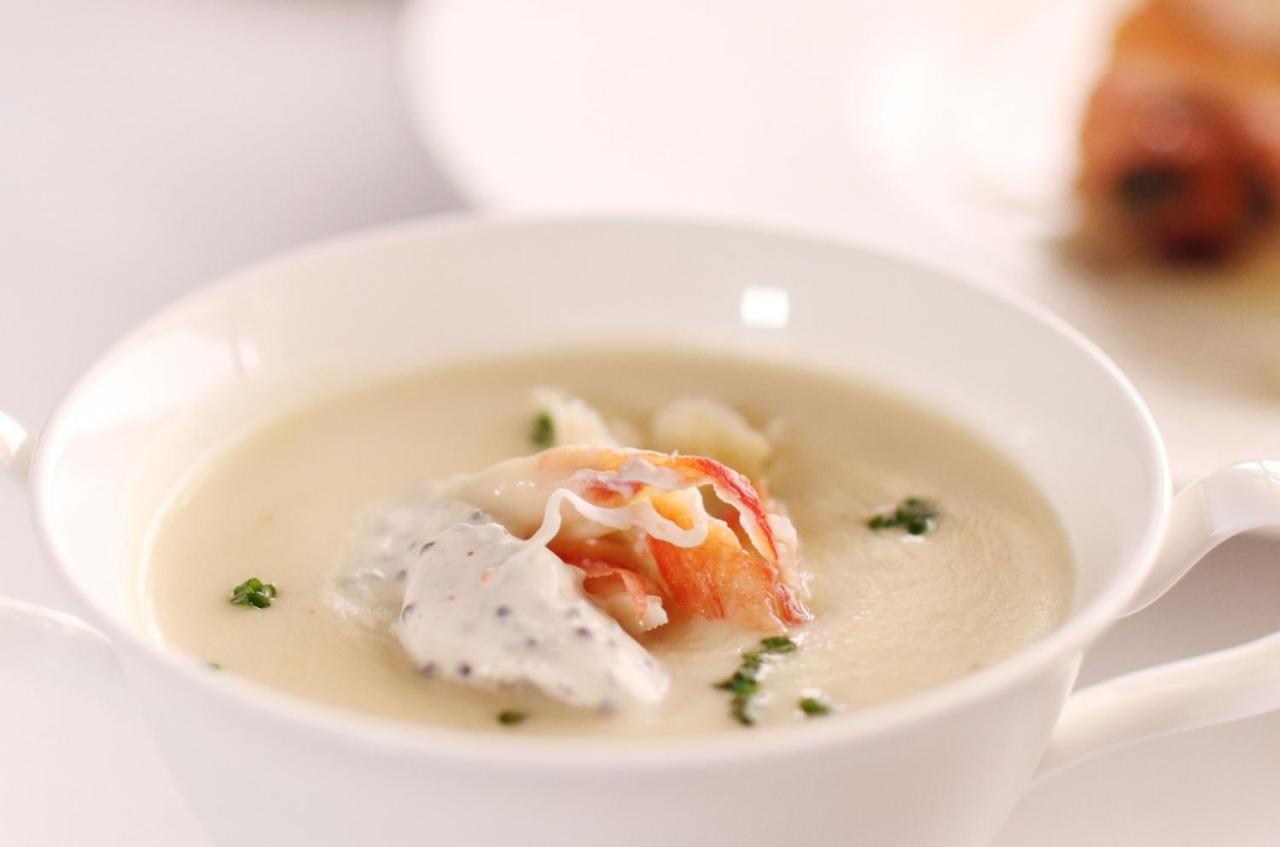Marco Polo Hongkong Hotel Exterior photo A lobster bisque