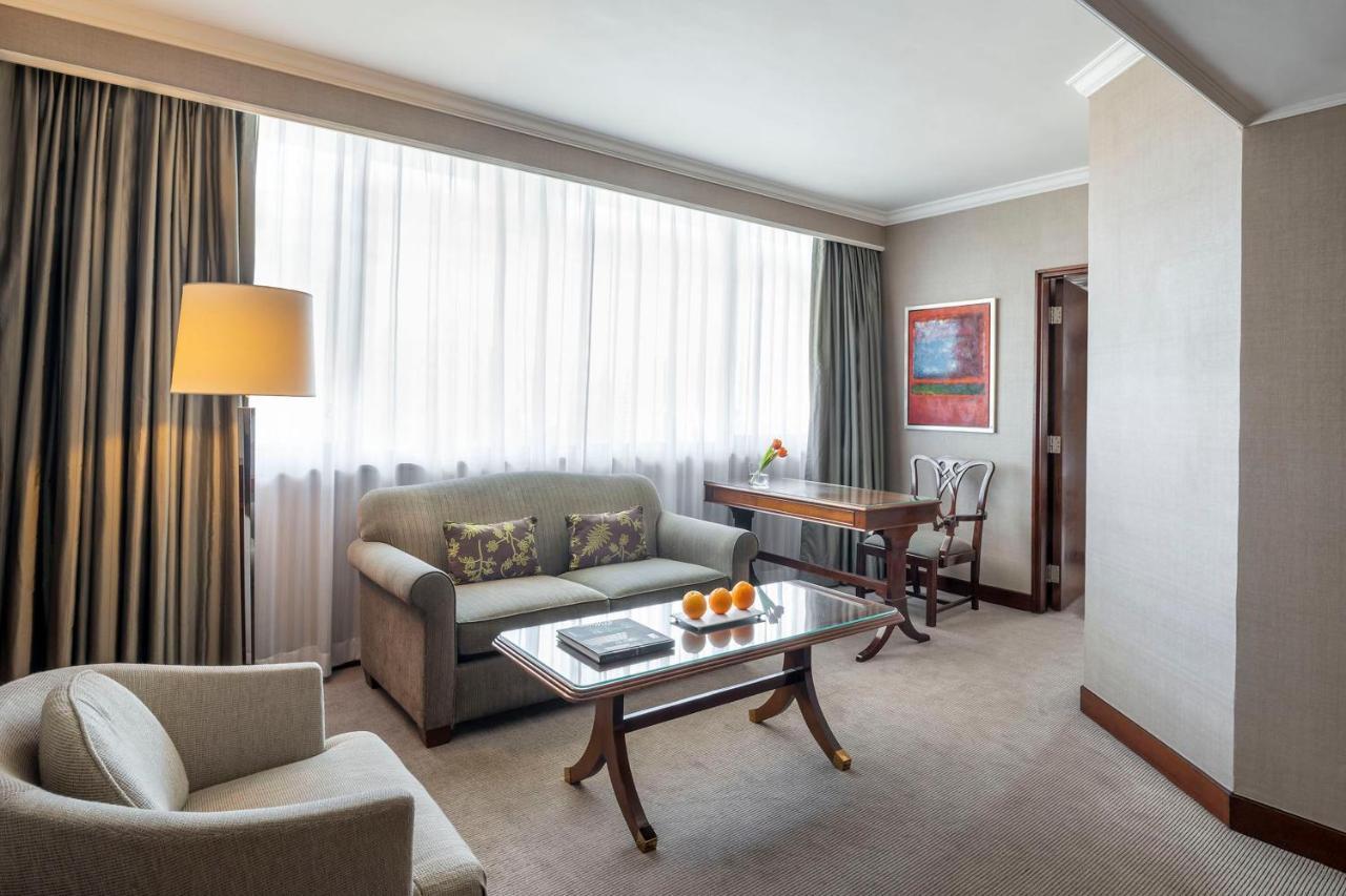 Marco Polo Hongkong Hotel Exterior photo A suite at the InterContinental