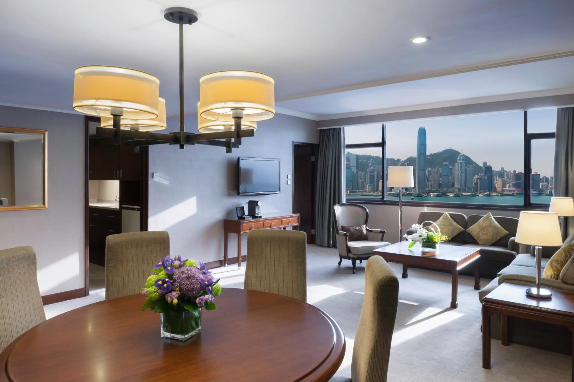 Marco Polo Hongkong Hotel Exterior photo A suite at the hotel