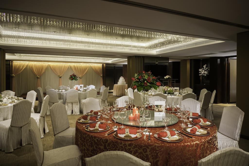 Marco Polo Hongkong Hotel Exterior photo A wedding banquet in a hotel